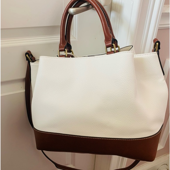 NEW ST JOHNS BAY MULTI COMPARTMENT WHITE & TAN PURSE W/LONG EXTENDED STRAP - Picture 2 of 10